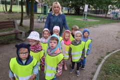 delfinki-i-krasnale-poznaja-bezpieczna-droge-do-przedszkola-06