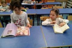 delfinki-i-odwiedziny-w-bibliotece-szkolnej-03