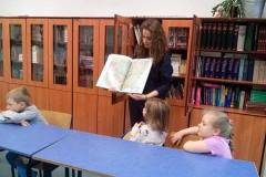delfinki-i-odwiedziny-w-bibliotece-szkolnej-12