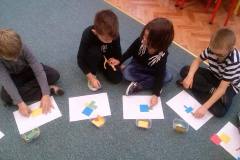 delfinki-i-zabawy-z-figurami-geometrycznymi-05