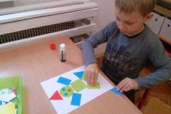 delfinki-i-zabawy-z-figurami-geometrycznymi-06