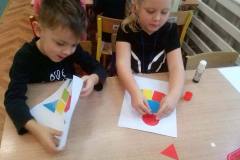 delfinki-i-zabawy-z-figurami-geometrycznymi-24
