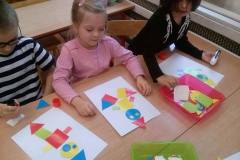 delfinki-i-zabawy-z-figurami-geometrycznymi-26