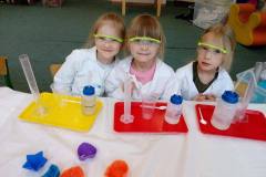 delfinki-zabawy-z-gipsu-na-zajeciach-smart_lab-04