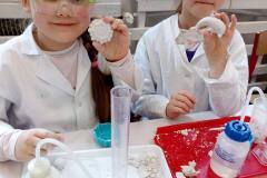 delfinki-zabawy-z-gipsu-na-zajeciach-smart_lab-15
