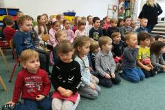 edukacyjne-spotkanie-ze-straznikami-miejskimi-i-psem-marleyem-10