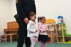 edukacyjne-spotkanie-ze-straznikami-miejskimi-i-psem-marleyem-19