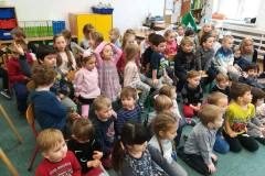edukacyjne-spotkanie-ze-straznikami-miejskimi-i-psem-marleyem-24
