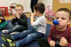 krasnale-i-balony-w-chmurach-03