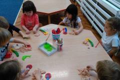 misiowe-zabawy-piaskiem-kinetycznym-05