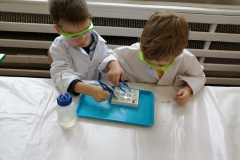 pierwsze-eksperymenty-na-zajeciach-smart_lab-12