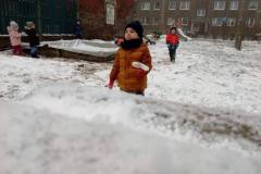pierwszy-snieg-i-zabawy-przedszkolakow-30