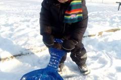 Przedszkolaki i zabawy na śniegu