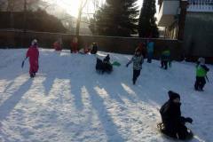 przedszkolaki-i-zabawy-na-sniegu-11