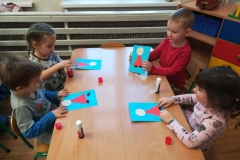 przedszkolaki-przygotowuja-sie-do-wizyty-mikolaja-57