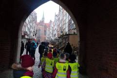 spacer-krasnali-i-delfinow-ulicami-starego-miasta-14