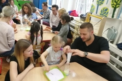 warsztaty-z-okazji-dnia-mamy-i-taty-12