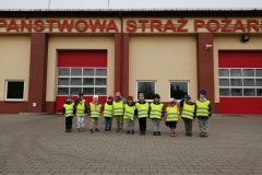 wizyta-delfinow-i-krasnali-w-jednostce-panstwowej-strazy-pozarnej-35
