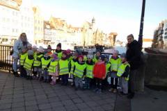 wspolny-spacer-krasnali-i-delfinkow-03