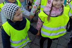 wspolny-spacer-krasnali-i-delfinkow-07