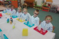 zajecia-chemiczne-smart_lab-w-delfinkach-17